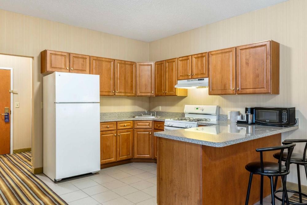 Best Western Plus New England Inn & Suites